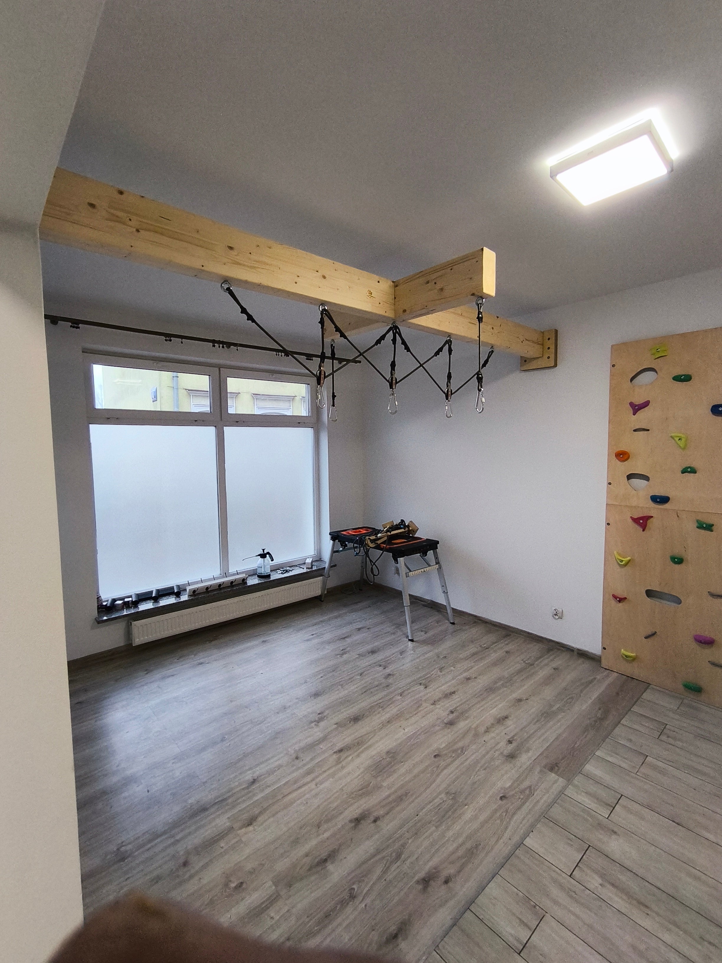 Belka drewniana z poprzeczką i zawiesiem linowym do 6m