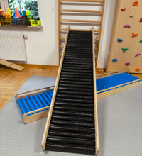 Zjeżdżalnia rolkowa 240x50 prosta z uchwytami CZARNA